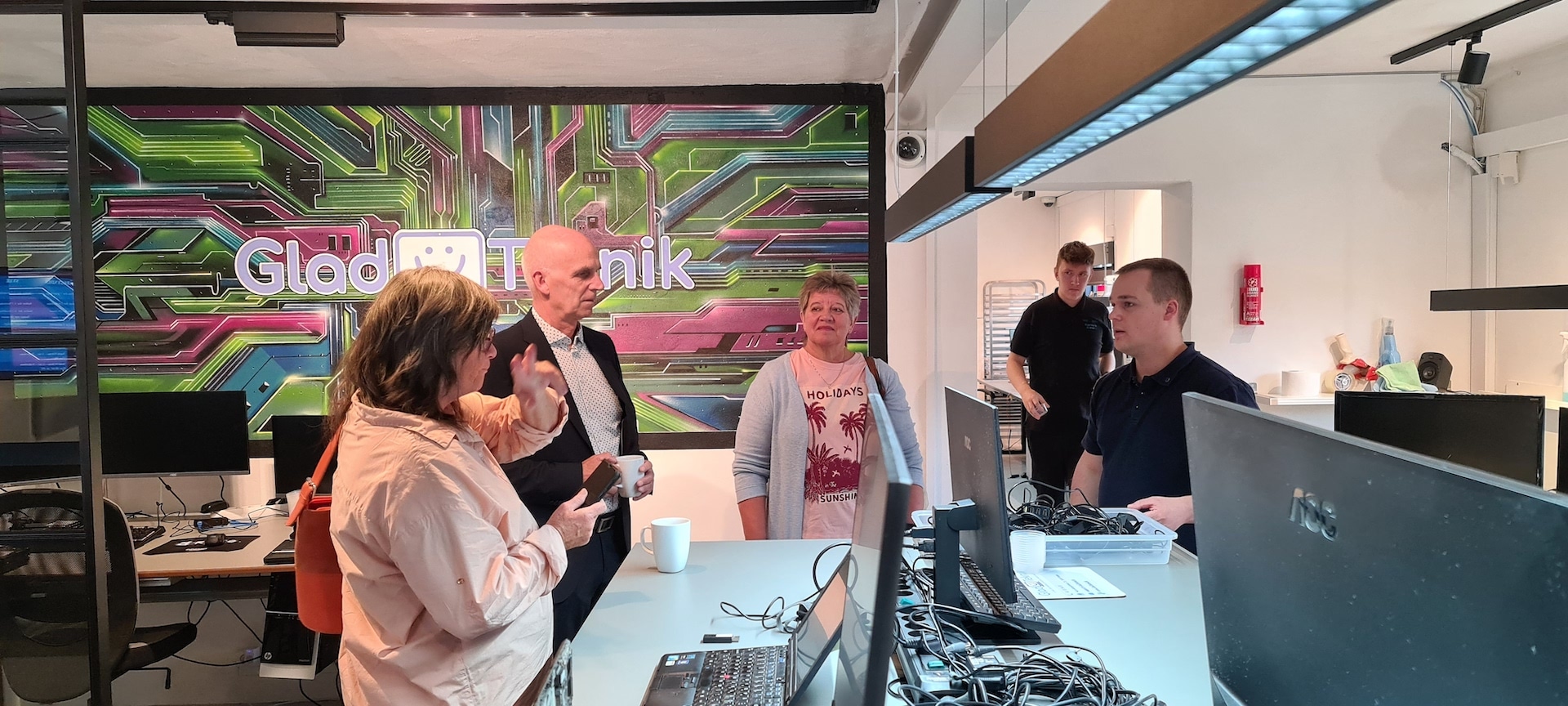 Hvidovre borgmester og kommunaldirektør på besøg hos GladTeknik 11 Hvidovre borgmester og kommunaldirektør på besøg hos GladTeknik 11