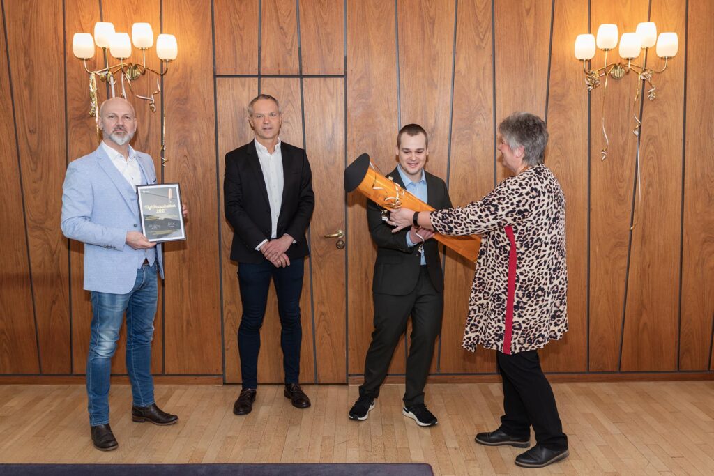 Hvidovre Kommune: GladTeknik får Hvidovre Kommunes erhvervspris, Nytårsraketten 8 GladTeknik får erhvervspris