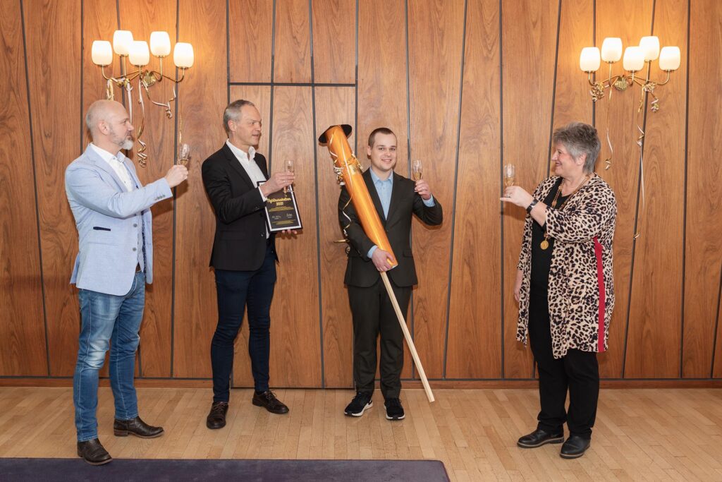 Hvidovre Kommune: GladTeknik får Hvidovre Kommunes erhvervspris, Nytårsraketten 10 GladTeknik får erhvervspris