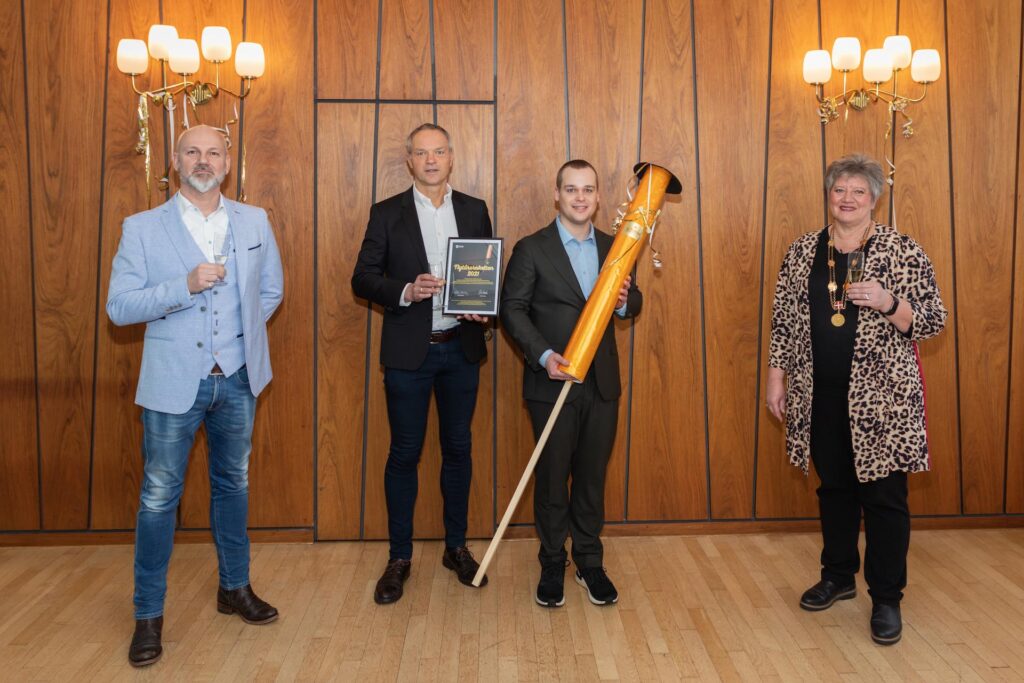 Hvidovre Kommune: GladTeknik får Hvidovre Kommunes erhvervspris, Nytårsraketten 6 GladTeknik får erhvervspris