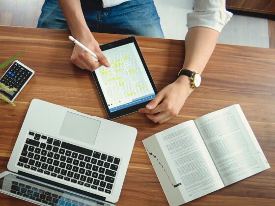MacBook eller iPad til studiet